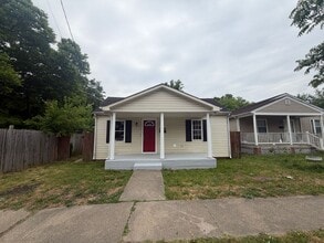 Building Photo - 2208 Keswick Ave
