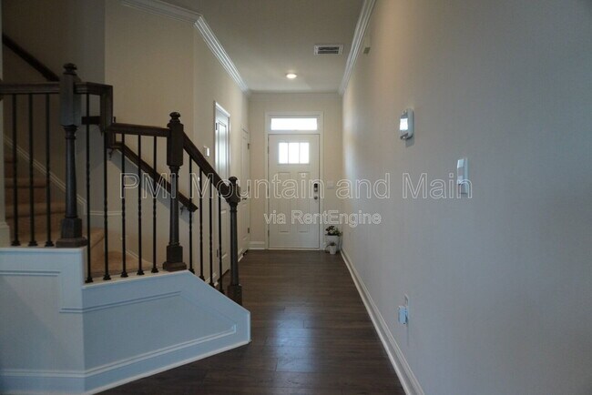 Foto del edificio - 210 Creekview Rd