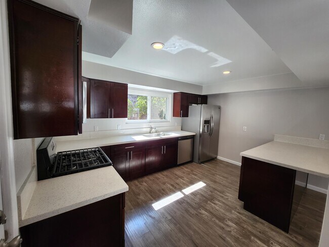 Building Photo - 3825 Polaris Dr