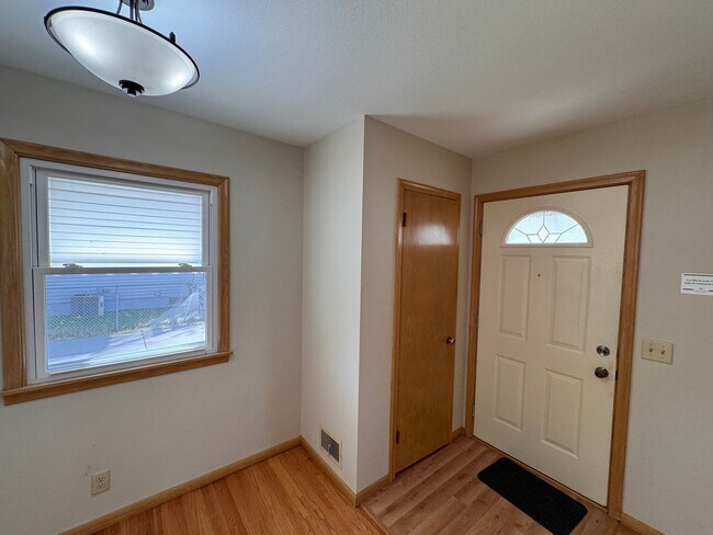 Building Photo - AVAILABLE NOW! Gorgeous, Newly Renovated 5 Bedroom, 2 Bathroom Single Family Home w/Huge Fenced I...