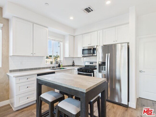 Building Photo - 14525 Killion St