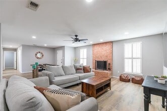 Building Photo - 4926 Greenslope Dr
