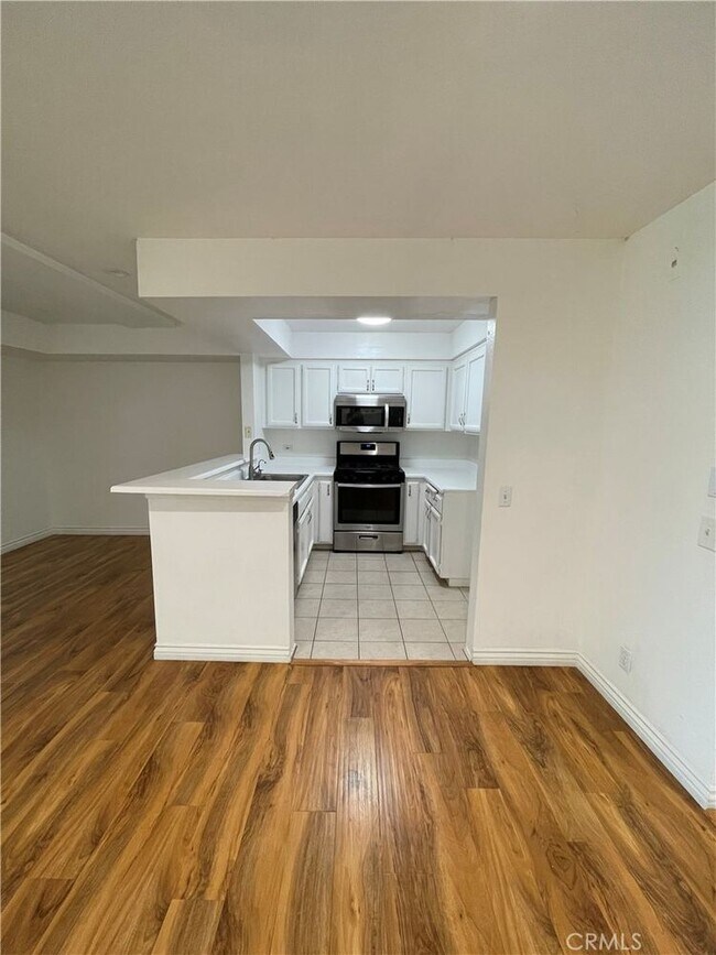 Foto del edificio - 10115 Pinewood Ave