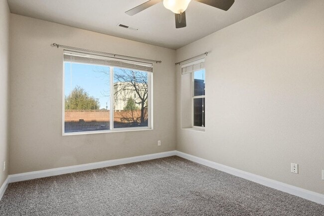 Building Photo - 6 Bed 4 Bath with Amazing Views!!!