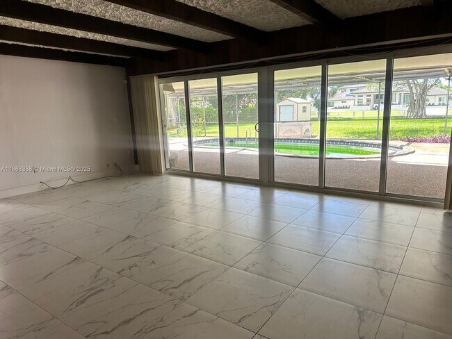 Foto del edificio - 9480 SW 99th St