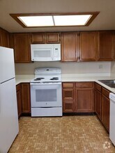 Building Photo - 6076 Gunbarrel Ave