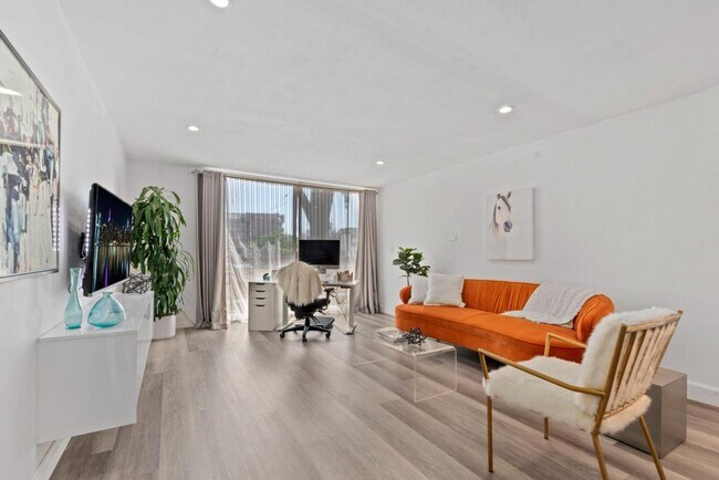 Foto del edificio - 321 S San Vicente Blvd