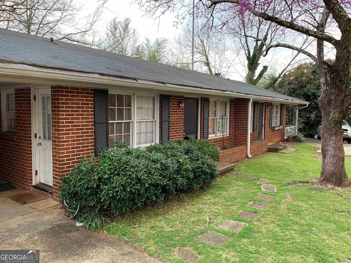 Primary Photo - 2019 S Lumpkin St