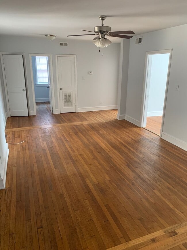 Interior Photo - 1106 West Franklin St