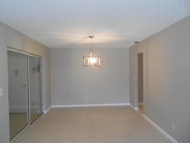 Building Photo - 10120 S 40th Dr