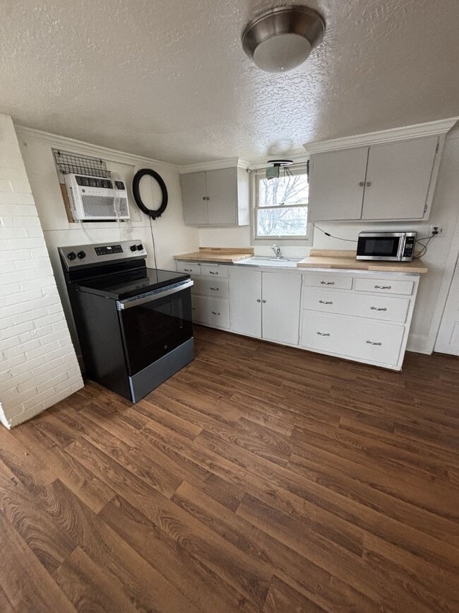 Building Photo - 740 E 800 S