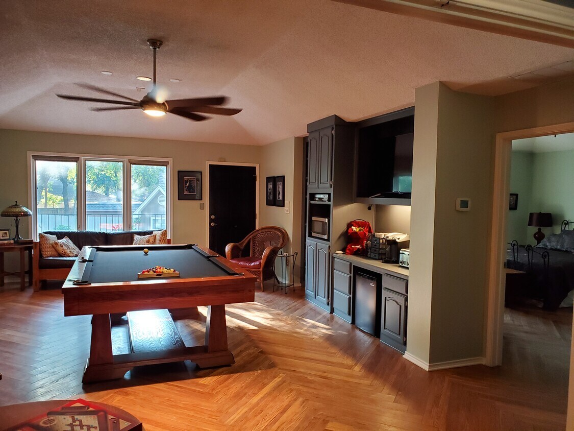 Primary living and dining area. Kitchenette is on the right wall. Entrance is the door to the righ - 504 Oak Hollow Ln