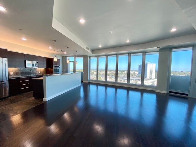 Building Photo - 5900 Mosteller Dr