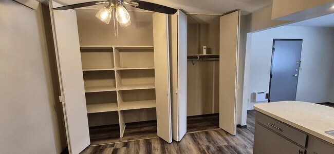 Foto del edificio - Runestone Grand Apartments