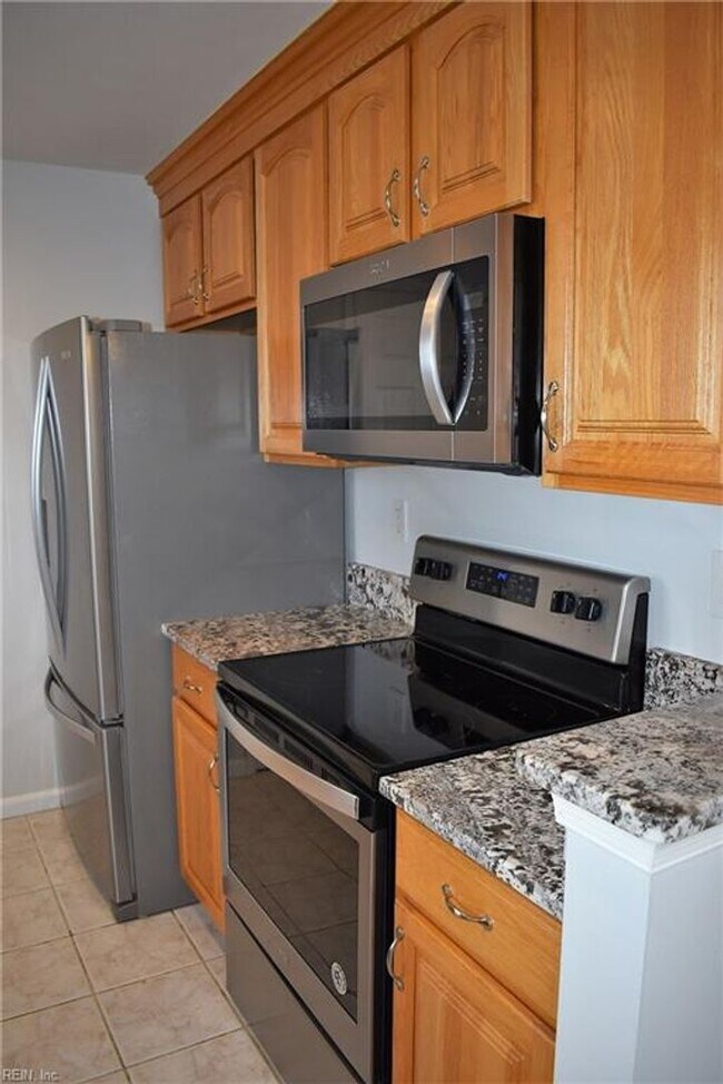 Building Photo - 413 Harbour Point