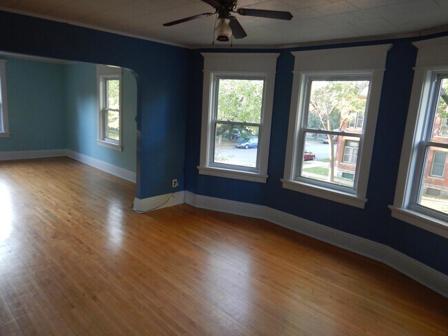 Dining room - 898 Burr St