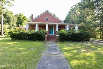 Building Photo - 308 Summit St