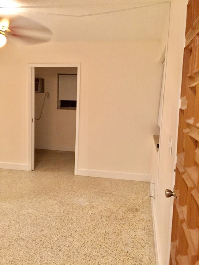 Foto del edificio - 882 NW 2nd St