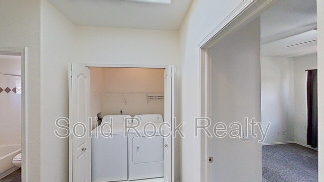 Building Photo - 1482 Courtyard Heights