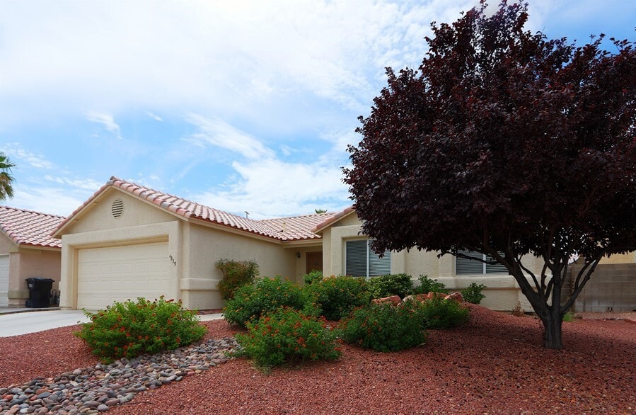 Primary Photo - Lovely Home!