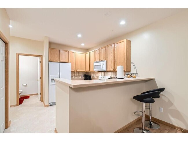 Foto del edificio - 9616 Linden Ln N