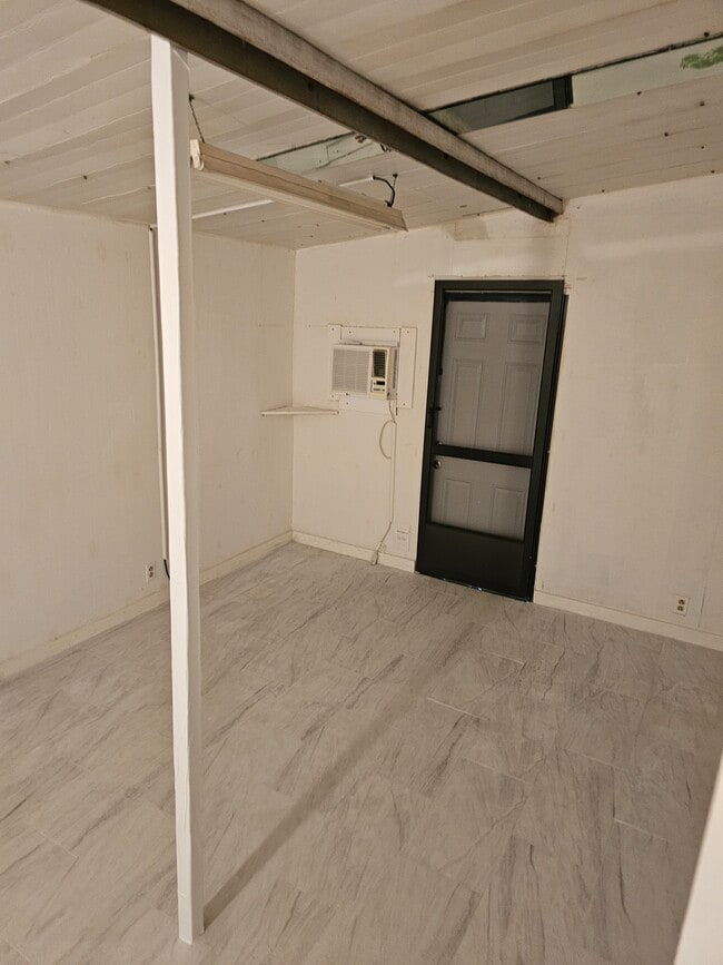 Building Photo - 1223 Hickory Ave