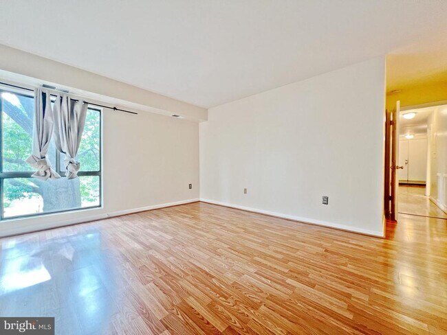Building Photo - 13145 Dairymaid Dr