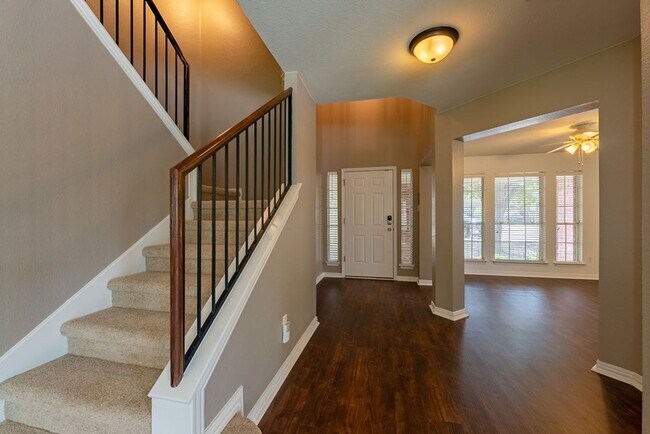 Foto del edificio - Amazing 4 bedroom, 2.5 bathroom Home in Se...