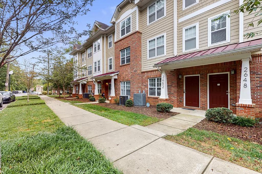 Foto principal - 2652 Weddington Ave