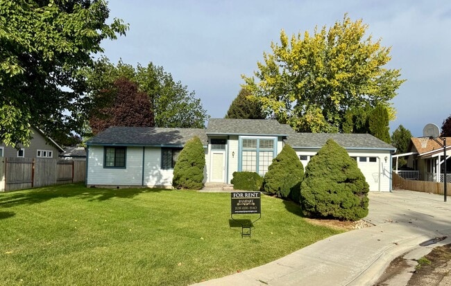 Building Photo - 3 bed 2 bath single family home in Nampa c...