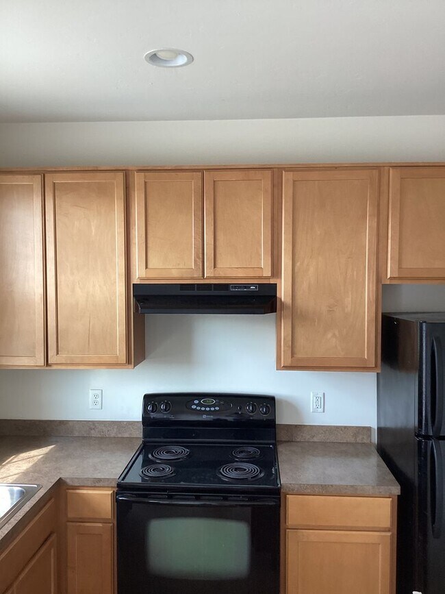 Building Photo - Bright 3 Bedroom, 2.5 Bath Townhome in Spring Grove Schools!!