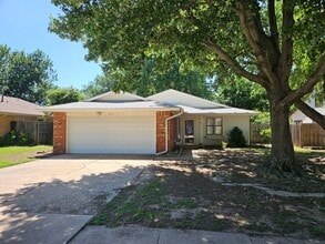 Building Photo - 612 Springwood St