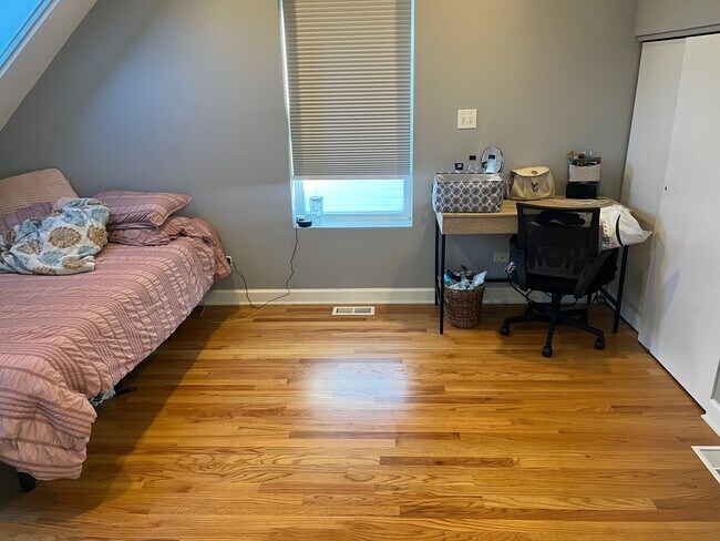 Bedroom 2 - 2128 W Dickens Ave