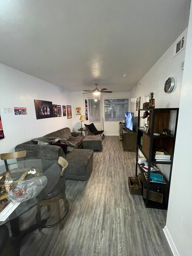 Family Room - 111 NW 15th Ter