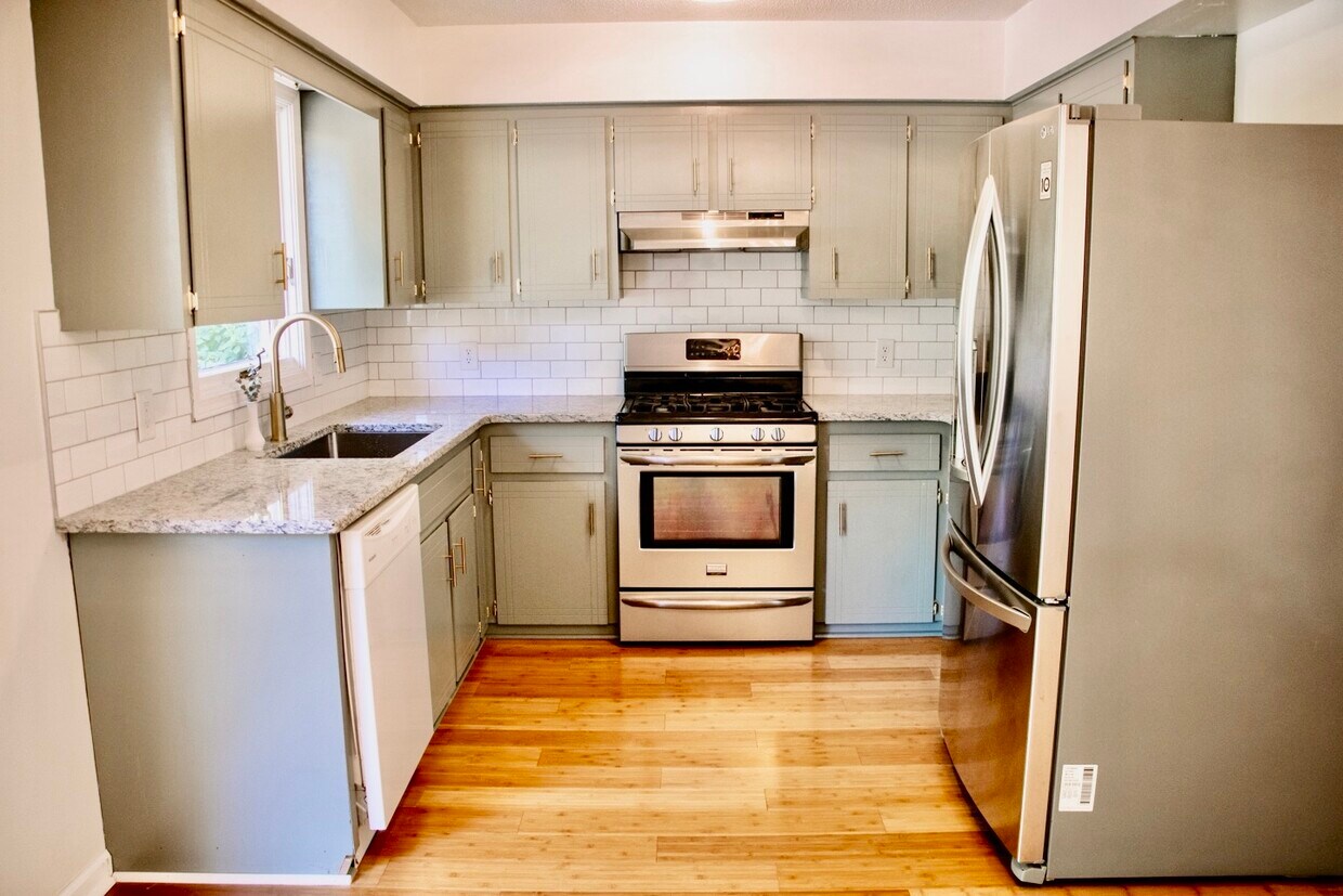 Foto principal - 3885 140th Ave
