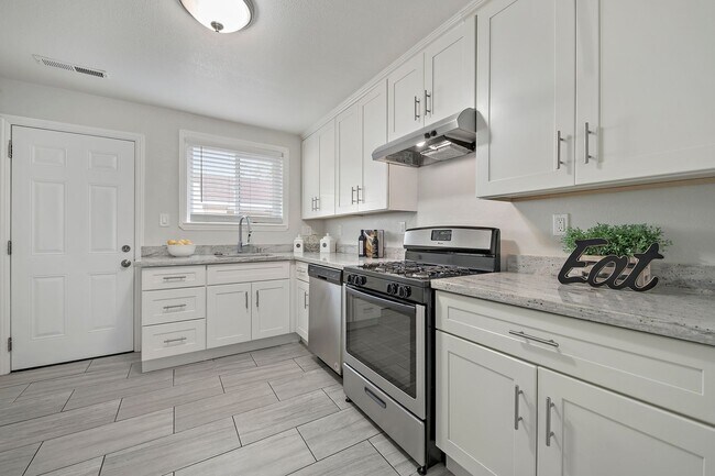 Foto del edificio - 26-28 Arrowhead Ln.