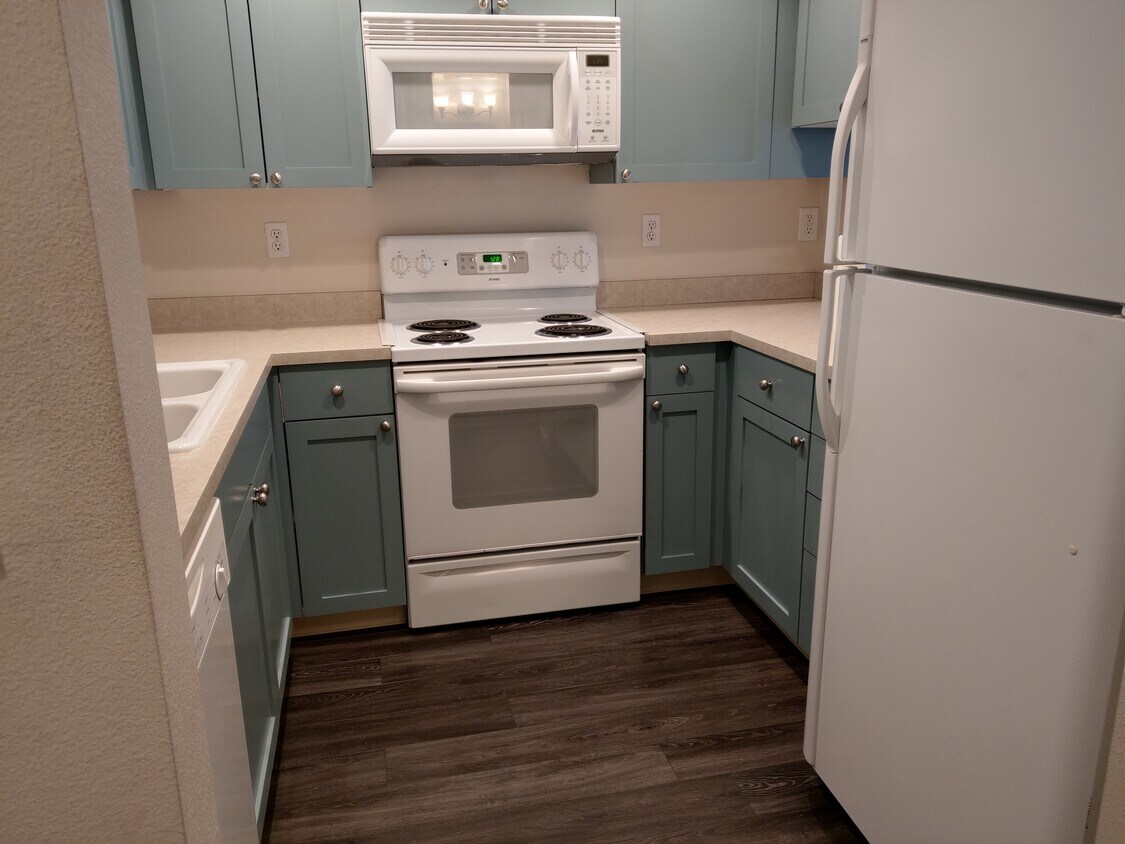 Kitchen - 1810 S Charles St