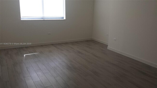 Foto del edificio - 999 SW 1st Ave
