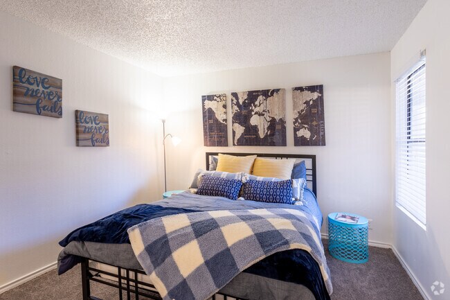 2BR, 2BA - 920SF - Mueller Flats Apartments