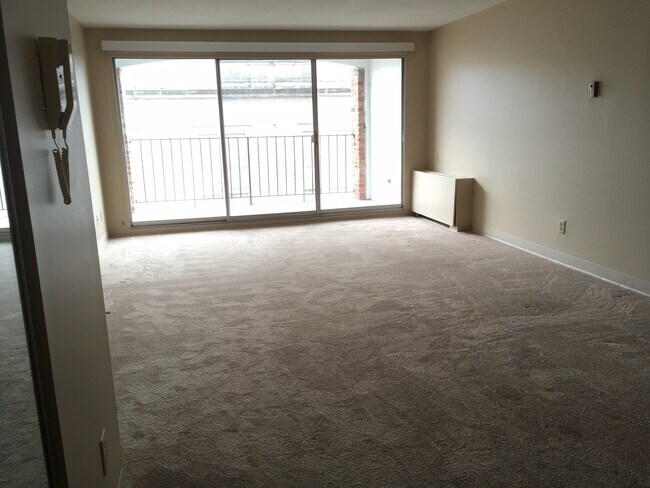 Foto del edificio - 600 Graham Ave