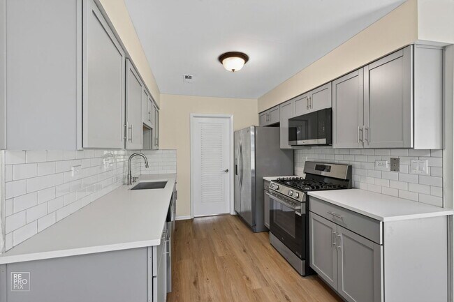Foto del edificio - 7922 Knottingham Cir