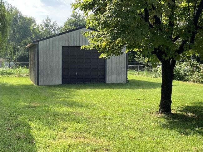 Foto del edificio - 114 S Center St