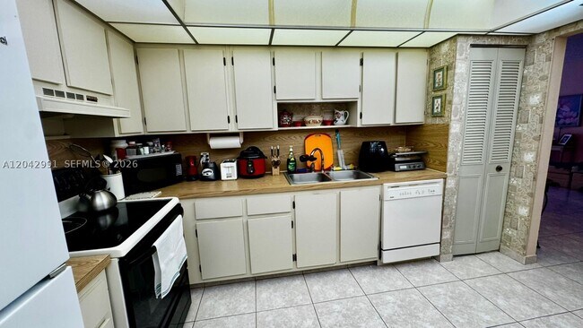 Foto del edificio - 1301 NE 7th St