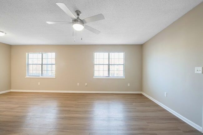 Building Photo - The Retreat at Concord Apartments