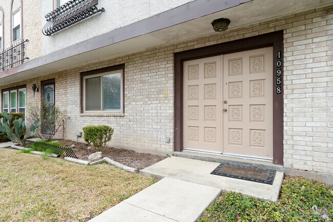 Foto del edificio - 10958 Crown Pk Ln