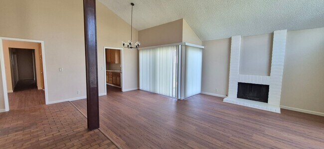 Building Photo - 1121 Swallow Ln