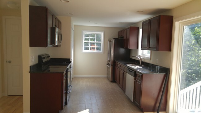 Kitchen - 28 Old Pine Hill Rd