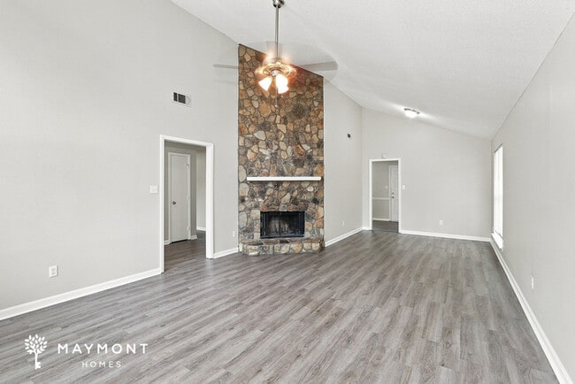Building Photo - 3513 Hilltop Dr