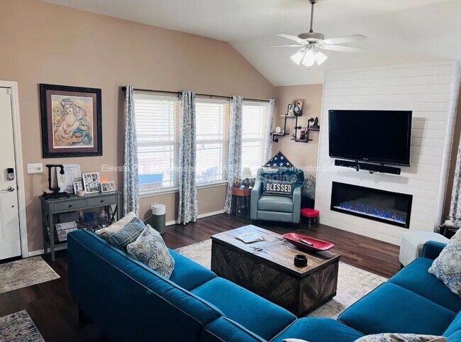 Foto del edificio - 2740 Red Fish Rd