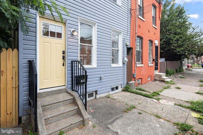 Building Photo - 2140 E Clearfield St